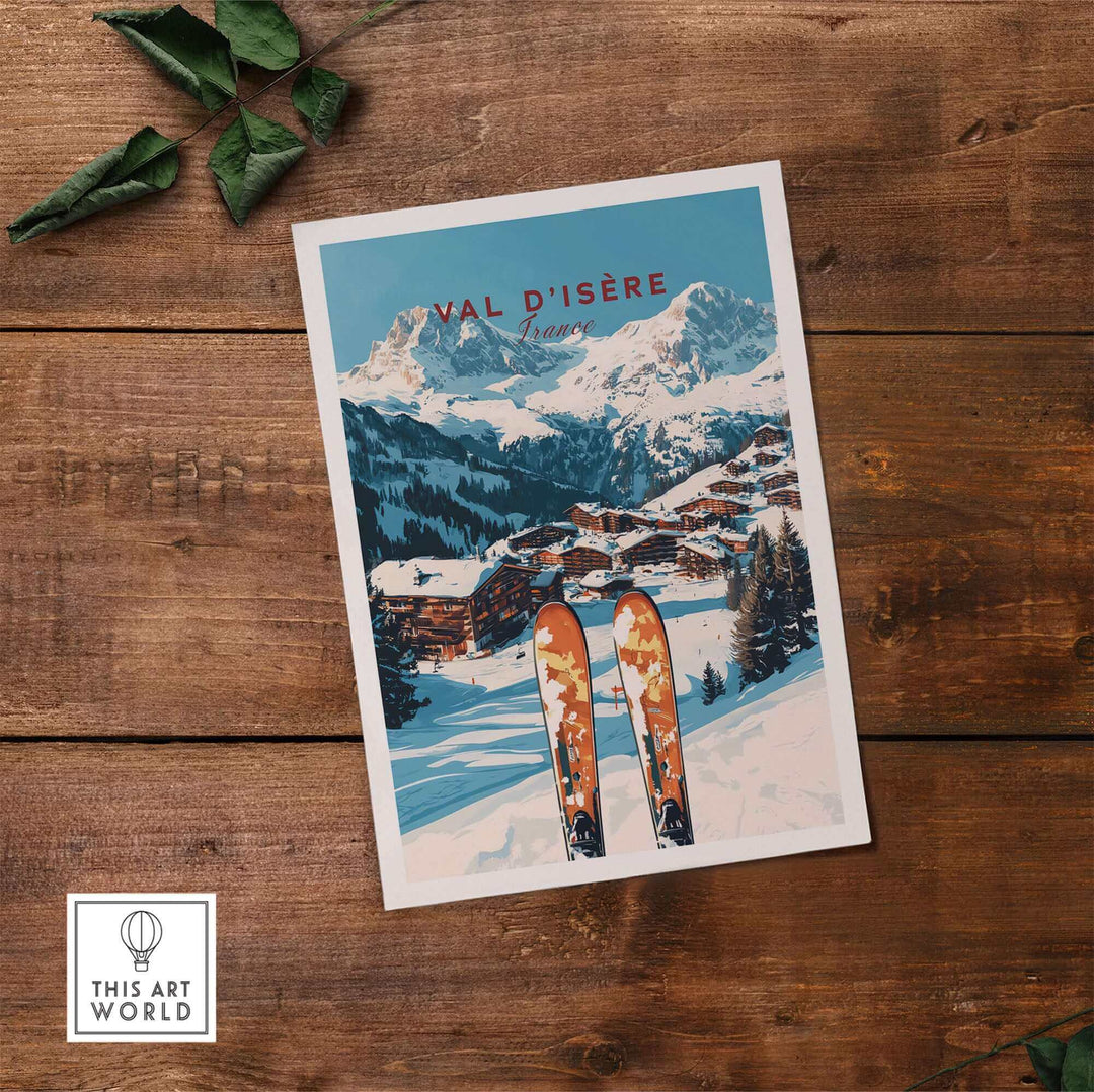 Val-d'Isère ski print featuring snowy mountains and skis on wooden background.